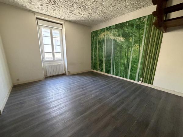 Immeuble
         5 pièces
        - 85 m² 121 900 € *