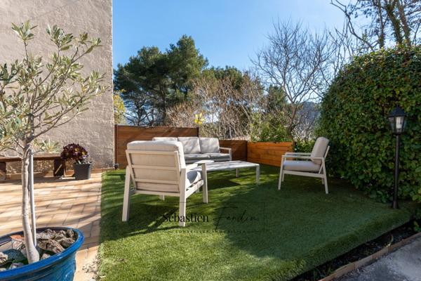Maison à vendre 8 pièces AUBAGNE (13) - 168 m² - 2 logements - 65 m² garages en sous-sol - cave - 2 garages extérieurs - piscinable