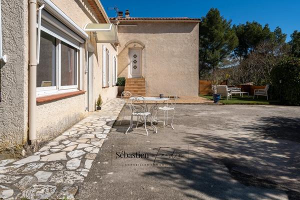 Maison à vendre 8 pièces AUBAGNE (13) - 168 m² - 2 logements - 65 m² garages en sous-sol - cave - 2 garages extérieurs - piscinable