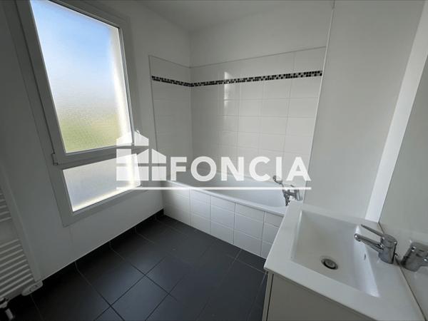 Location Appartement 3 pièces 72.41 m² - 201 RUE FILBERTVILLE Lille 59000