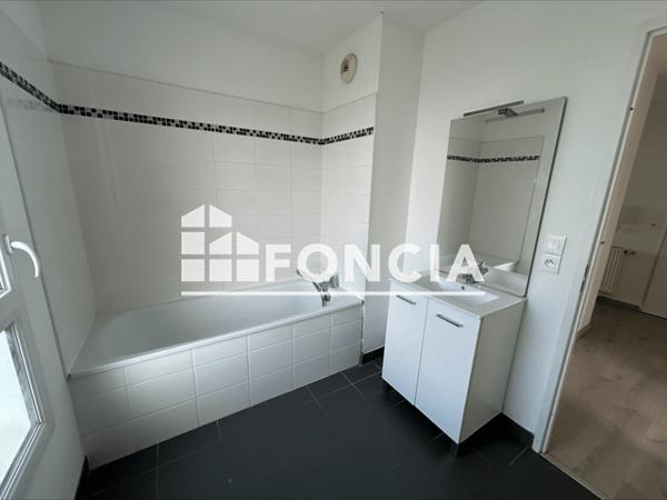 Location Appartement 3 pièces 72.41 m² - 201 RUE FILBERTVILLE Lille 59000