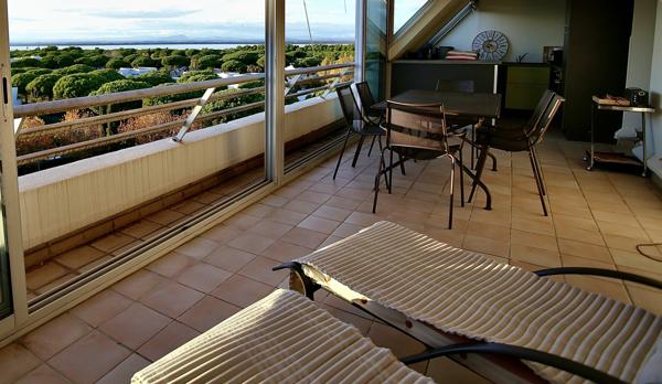 La Grande-Motte (34280) NOUVEAU, RARE, VUE MER ET ÉTANG DE L'OR...APPARTEMENT DE 85 M2 ENV AU DERNIER ÉTAGE, EXPOSÉ EST, SUD ET OUEST