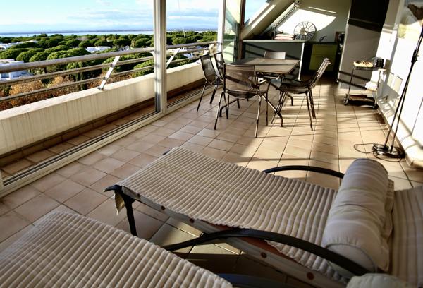 La Grande-Motte (34280) NOUVEAU, RARE, VUE MER ET ÉTANG DE L'OR...APPARTEMENT DE 85 M2 ENV AU DERNIER ÉTAGE, EXPOSÉ EST, SUD ET OUEST