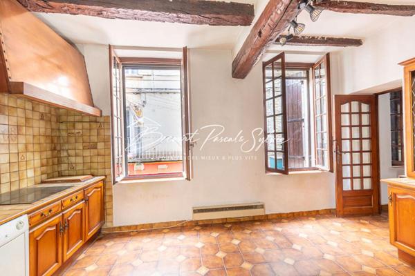 Immeuble de rapport  de 313 m2 avec commerce à Apt (84)