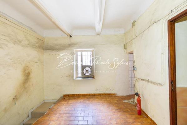 Immeuble de rapport  de 313 m2 avec commerce à Apt (84)