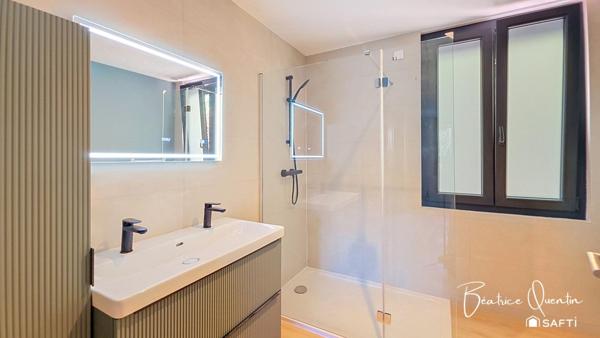 Maison rénovée, plain-pied, 900 m2, RER C à pied