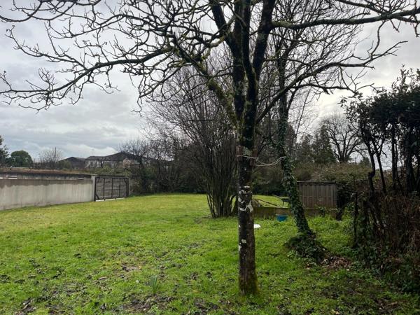 Terrain constructible de 500 m² à CHATEAUBERNARD (16)