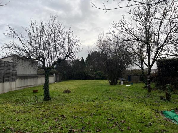 Terrain constructible de 500 m² à CHATEAUBERNARD (16)
