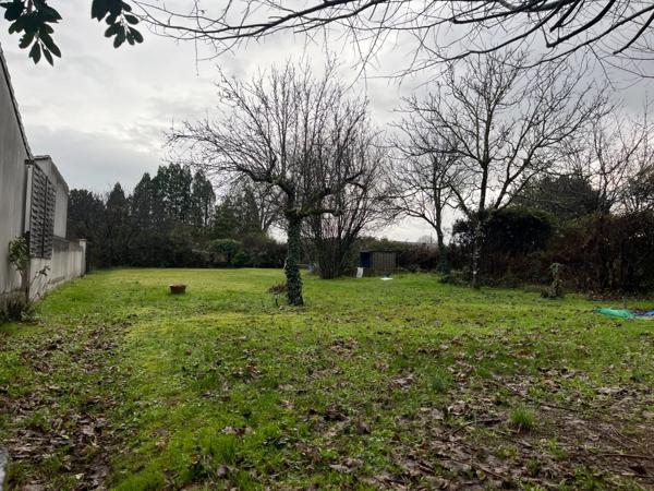 Terrain constructible de 500 m² à CHATEAUBERNARD (16)