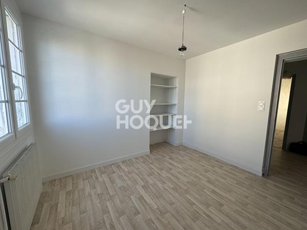 APPARTEMENT 2 chambres, un bureau, balcon garage, jardin.