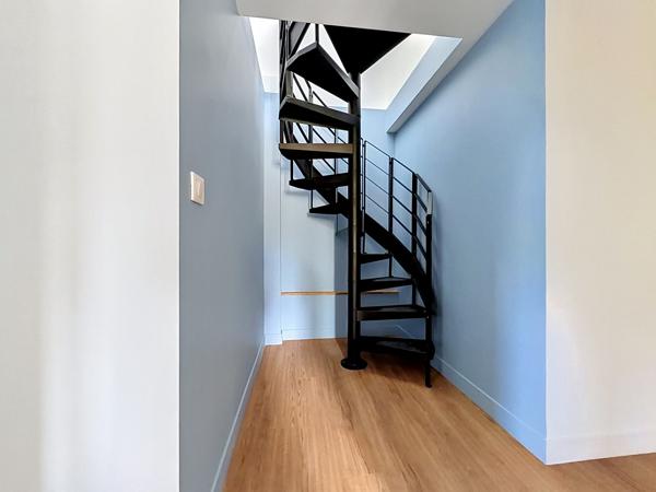 Immeuble
         8 pièces
        - 117 m² Exclusivité 735 000 € *