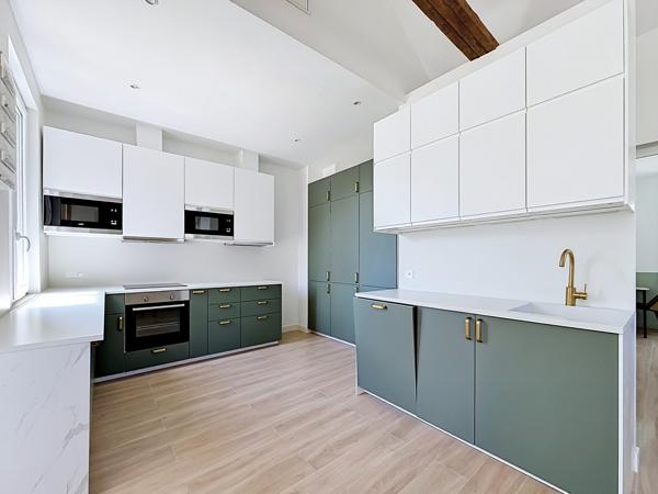 Immeuble
         8 pièces
        - 117 m² Exclusivité 735 000 € *