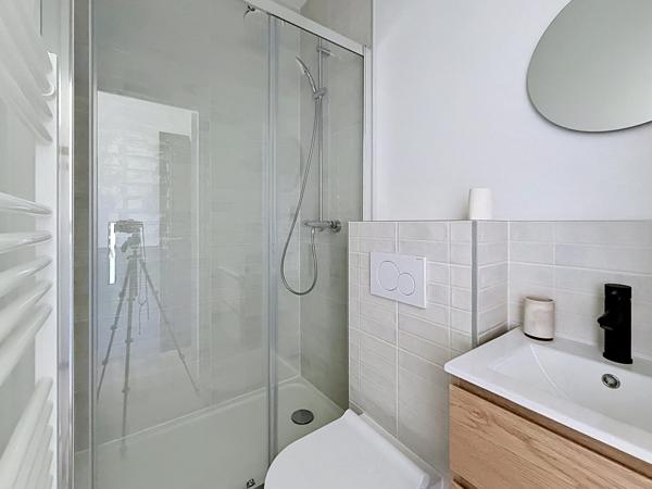 Immeuble
         8 pièces
        - 117 m² Exclusivité 735 000 € *