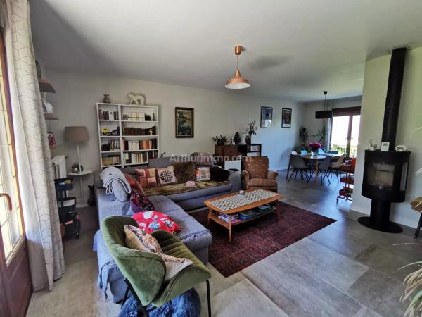 Location                                                      Maison
                        
                     7 pièces                      130 m2                     à La Chapelle-des-Fougeretz
