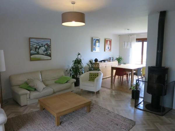 Location                                                      Maison
                        
                     7 pièces                      130 m2                     à La Chapelle-des-Fougeretz