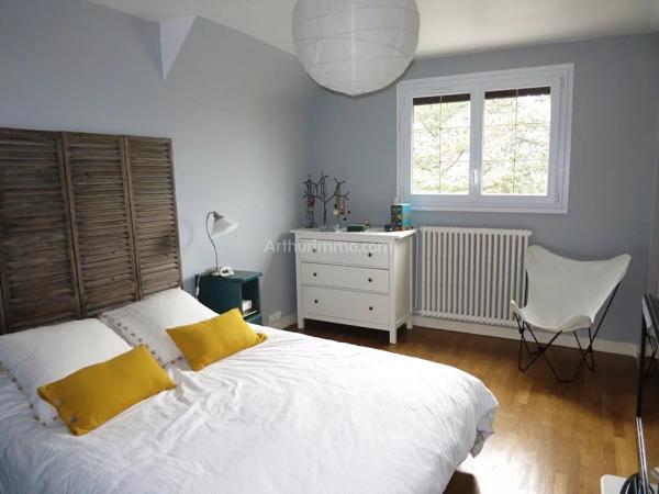 Location                                                      Maison
                        
                     7 pièces                      130 m2                     à La Chapelle-des-Fougeretz