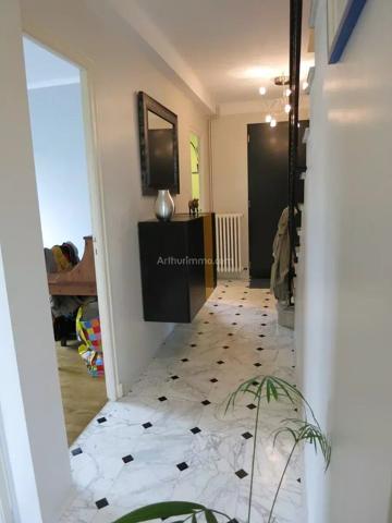 Location                                                      Maison
                        
                     7 pièces                      130 m2                     à La Chapelle-des-Fougeretz