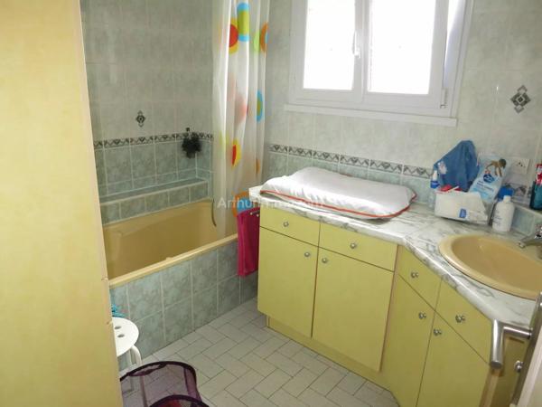Location                                                      Maison
                        
                     7 pièces                      130 m2                     à La Chapelle-des-Fougeretz