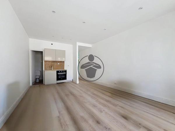 Location                                                      Appartement
                        
                     1 pièces                      26 m2                     à Saint-Quentin