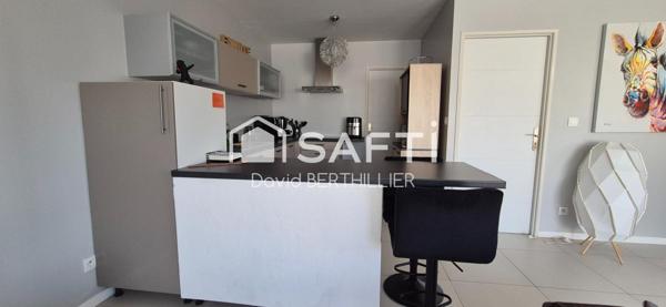 Maison de Ville à Saint Denis les Bourg avec belle terrasse