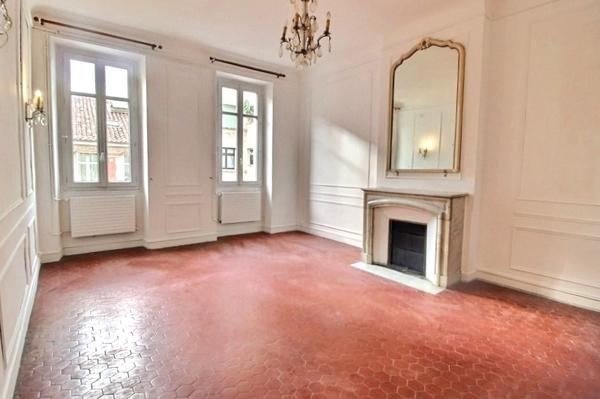 Marseille 13008 Appartement 7 pièces 185m² dans bel immeuble ancien avec ascenseur
