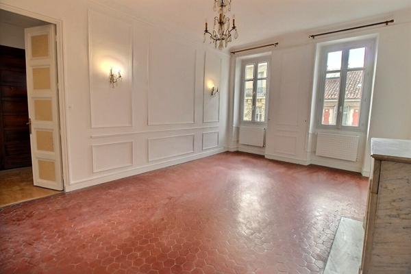 Marseille 13008 Appartement 7 pièces 185m² dans bel immeuble ancien avec ascenseur