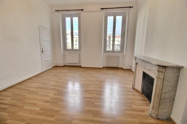 Marseille 13008 Appartement 7 pièces 185m² dans bel immeuble ancien avec ascenseur