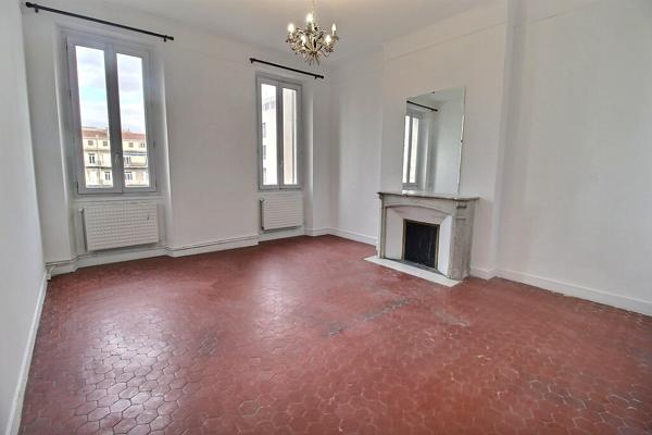 Marseille 13008 Appartement 7 pièces 185m² dans bel immeuble ancien avec ascenseur