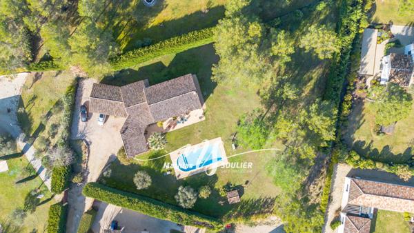 Bastide de 224m² sur 3809 m² paysagés de 2005