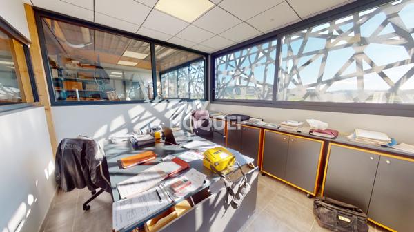 A LOUER DEUX BUREAUX PROFESSIONNELS - CALVISSON