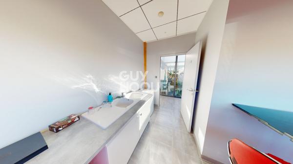 A LOUER DEUX BUREAUX PROFESSIONNELS - CALVISSON