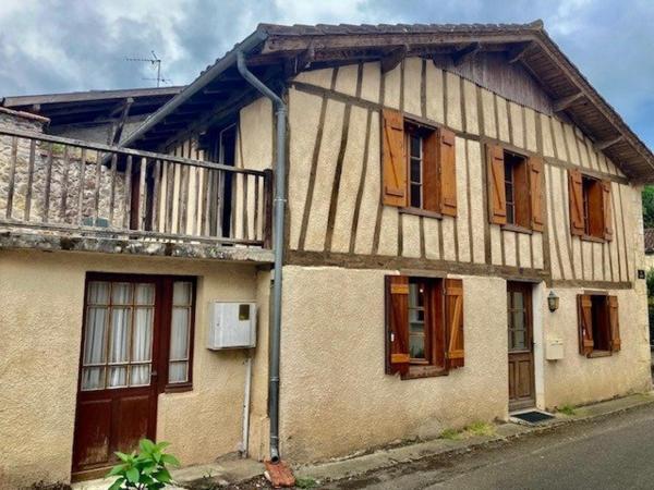 MAISON DE VILLAGE AVEC TERRAIN ET PISCINE NON ATTENANTS