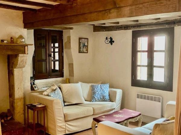 MAISON DE VILLAGE AVEC TERRAIN ET PISCINE NON ATTENANTS