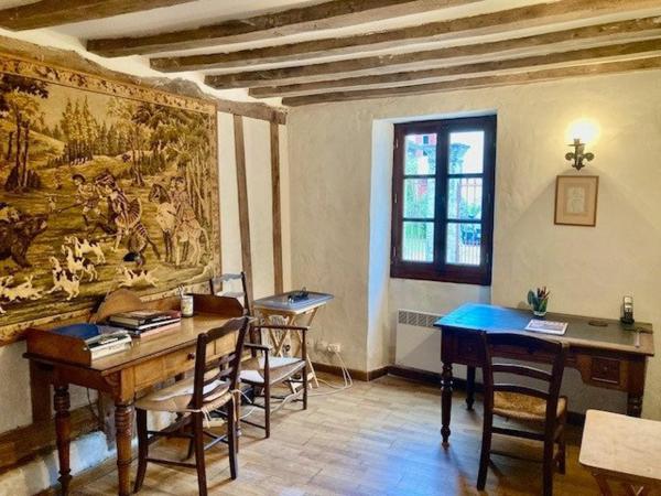 MAISON DE VILLAGE AVEC TERRAIN ET PISCINE NON ATTENANTS