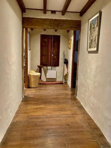 MAISON DE VILLAGE AVEC TERRAIN ET PISCINE NON ATTENANTS