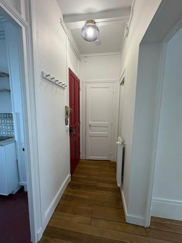 Location                                                      Appartement
                        
                     3 pièces                      44 m2                     à Fontainebleau