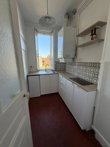 Location                                                      Appartement
                        
                     3 pièces                      44 m2                     à Fontainebleau