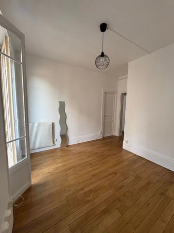 Location                                                      Appartement
                        
                     3 pièces                      44 m2                     à Fontainebleau