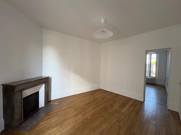 Location                                                      Appartement
                        
                     3 pièces                      44 m2                     à Fontainebleau