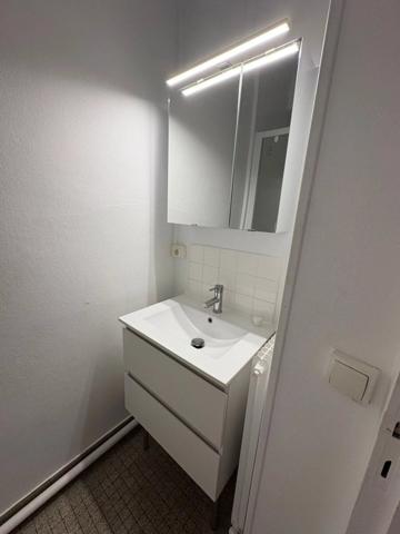 Location                                                      Appartement
                        
                     3 pièces                      44 m2                     à Fontainebleau