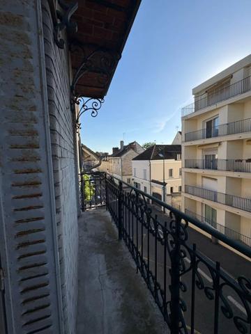 Location                                                      Appartement
                        
                     3 pièces                      44 m2                     à Fontainebleau