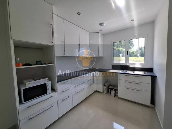 Vente                                                      Maison
                        
                     7 pièces                      111 m2                     à Mouroux