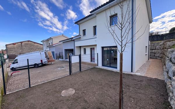 Maison à vendre    5 pièces •  Colombier-Saugnieu