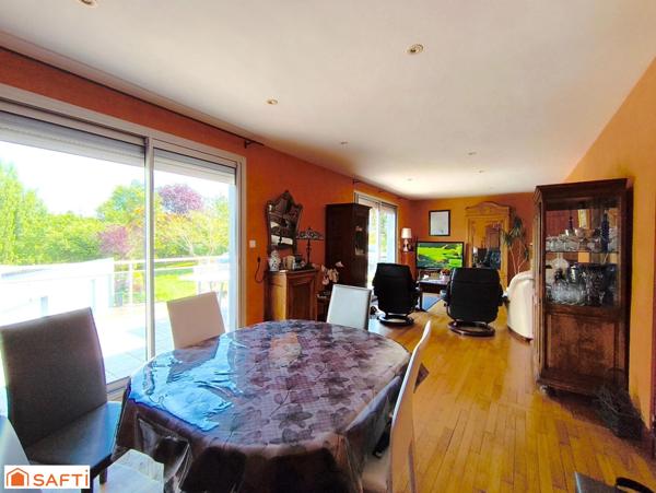 Maison familiale de 160m² avec piscine et triple garage