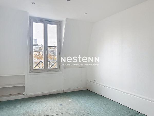 A vendre - Paris 17 : studio de 15,75m², à rénover, DPE D, ascenseur - idéal investisseur !