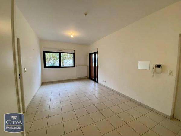 Appartement à louer 2 pièces 42.1m² Tours (37000)