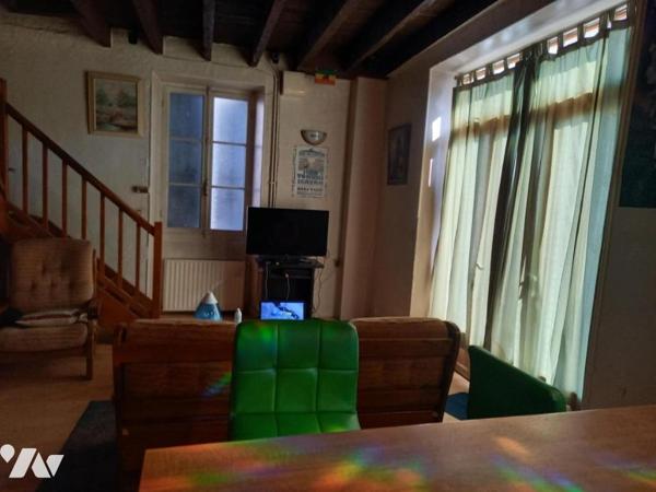 Grande maison de village à rénover 