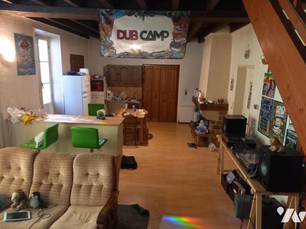 Grande maison de village à rénover 