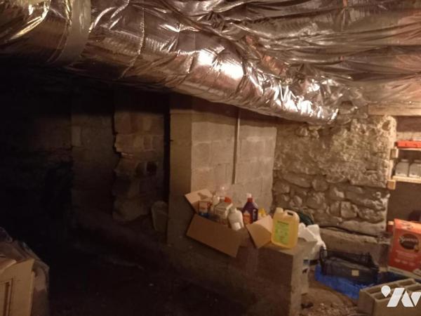 Grande maison de village à rénover 