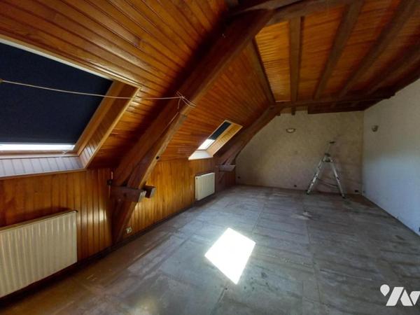 Grande maison de village à rénover 